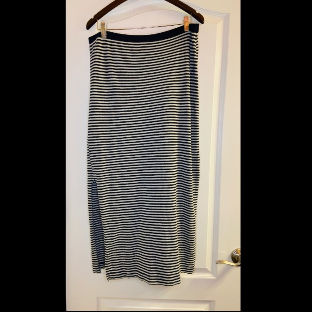 GAP navy blue & white striped skirt